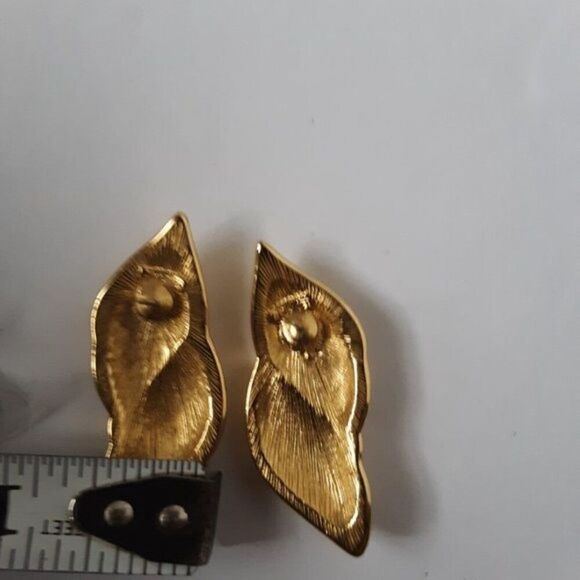 Vintage Monet Gold Tone Cream Anamel Earrings - Picture 8 of 10